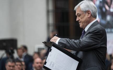 Piñera firma ley para convocar a plebiscito sobre nueva Constitución en Chile