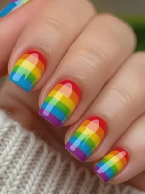 Uñas arcoíris. Foto: Shein
