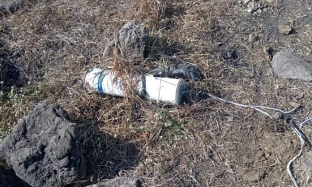 Desde finales de enero de 2022, los militares desplegados localidades de la Tierra Caliente michoacana detectaron los primeros artefactos enterrados a diez centímetros de profundidad, principalmente en brechas del municipio de Aguililla, tierra natal del líder del Cártel Jalisco Nueva Generación, Nemesio Oseguera Cervantes, “El Mencho”. Foto: especial