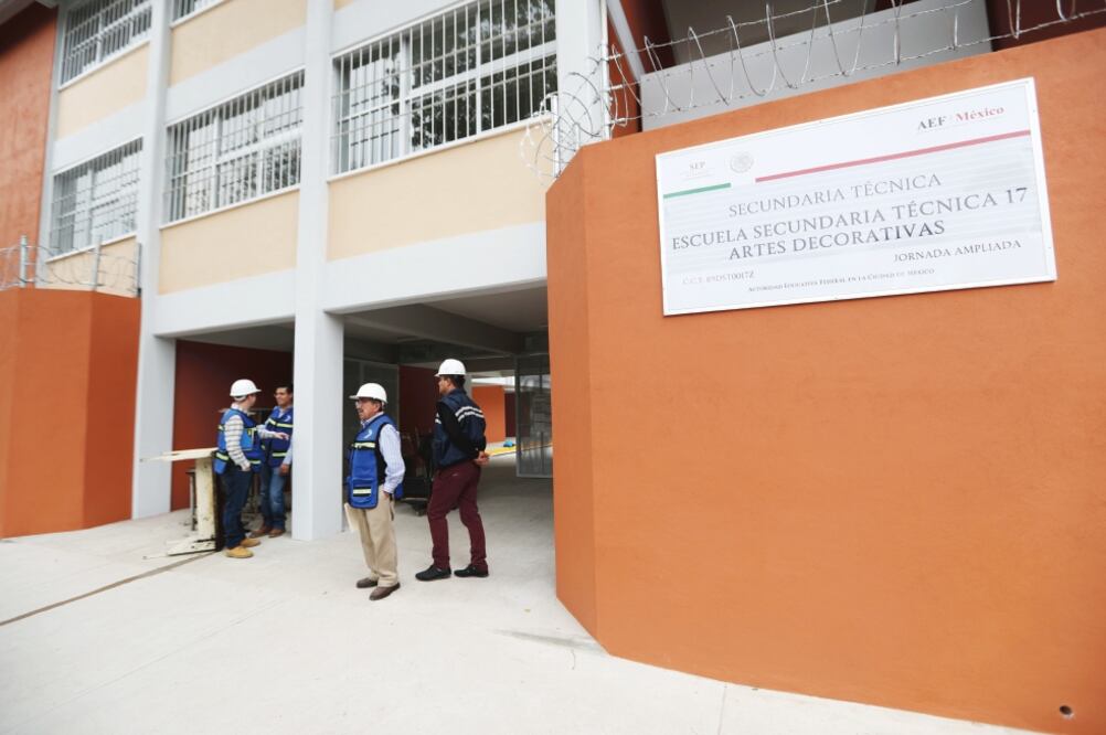 La escuela Secundaria Técnica 17, ubicada en la avenida Hidalgo, colonia Barrio Concepción, fue reconstruida en su totalidad. (VALENTE ROSAS. EL UNIVERSAL)