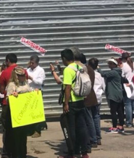 Vecinos de Satélite "clausuran" obra; acusan desaparición de tres calles 