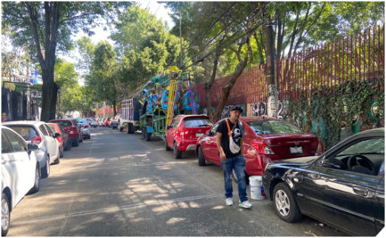 Franeleros ofrecen planes semanales por cuidar autos afuera de hospitales de la CDMX; tarifa por día es de 70 pesos 