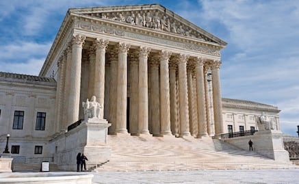 Corte Suprema de EU acepta revisión por vía rápida de legalidad de aranceles de Trump; proceso iniciará en noviembre 