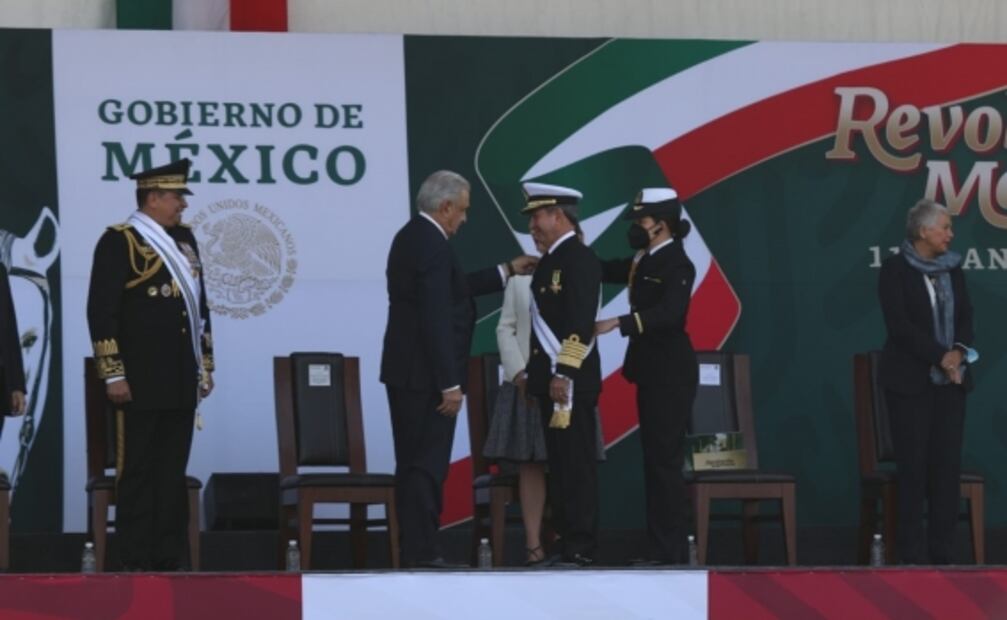 AMLO entrega condecoraciones a Luis Cresencio Sandoval y Rafael Ojeda 