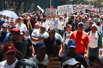 Policía bloquea marcha de manifestantes en Venezuela; rechazan anuncio de aumento salarial de Delcy Rodríguez