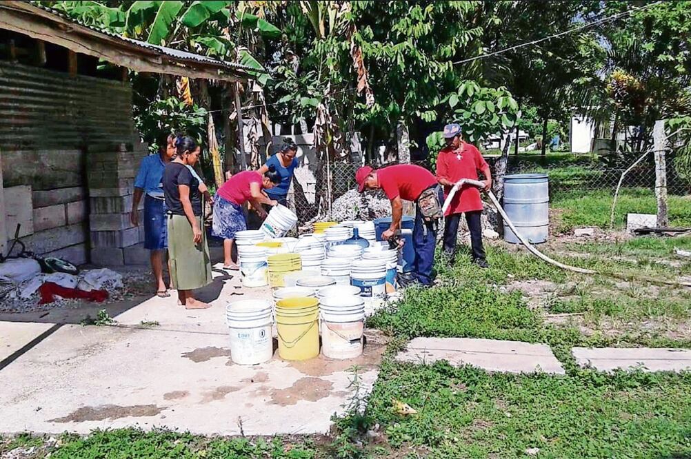 En Tabasco, las temperaturas en algunos municipios llegaron hasta los 40 grados. El Instituto Estatal de Protección Civil del estado exhortó a la población a tomar las medidas preventivas para evitar la deshidratación. Foto: LEOBARDO PÉREZ