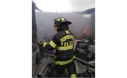 Explota domicilio de elaboración de cohetes en Toluca; hay tres lesionados