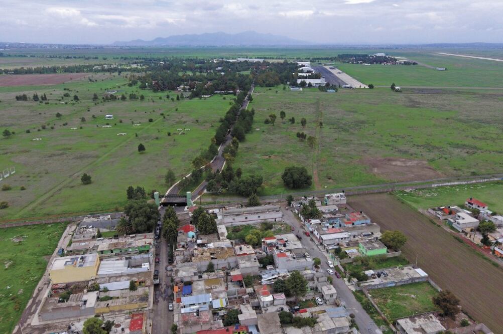 Las poblaciones originarias que colindan con la Base Aérea de Santa Lucía han interpuesto diversos amparos, pues alegan que construir el megaproyecto agravaría la escasez de agua en la zona. Foto: ARCHIVO EL UNIVERSAL