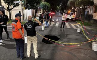 Socavón y fuga de gas movilizan a cuerpos de emergencia en Álvaro Obregón; cierran la circulación