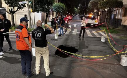 Socavón y fuga de gas movilizan a cuerpos de emergencia en Álvaro Obregón; cierran la circulación