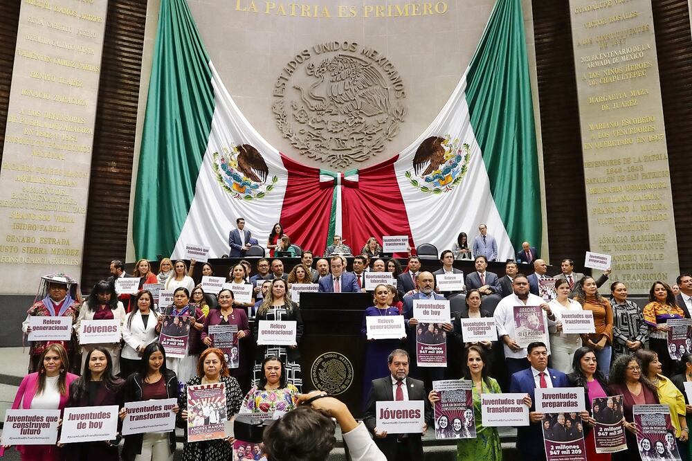 El pleno de la Cámara de Diputados aprobó ayer por unanimidad una reforma al artículo 123 de la Carta Magna para elevar a rango constitucional el programa Jóvenes Construyendo el Futuro. Foto Especial