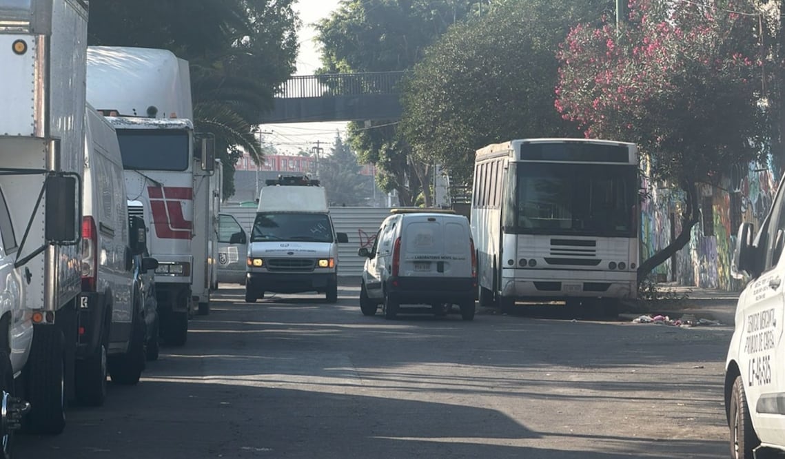 El cuerpo fue localizado afuera del estacionamiento del Colegio de Bachilleres Plantel 10, alrededor de las 06:00 horas. Foto: especial