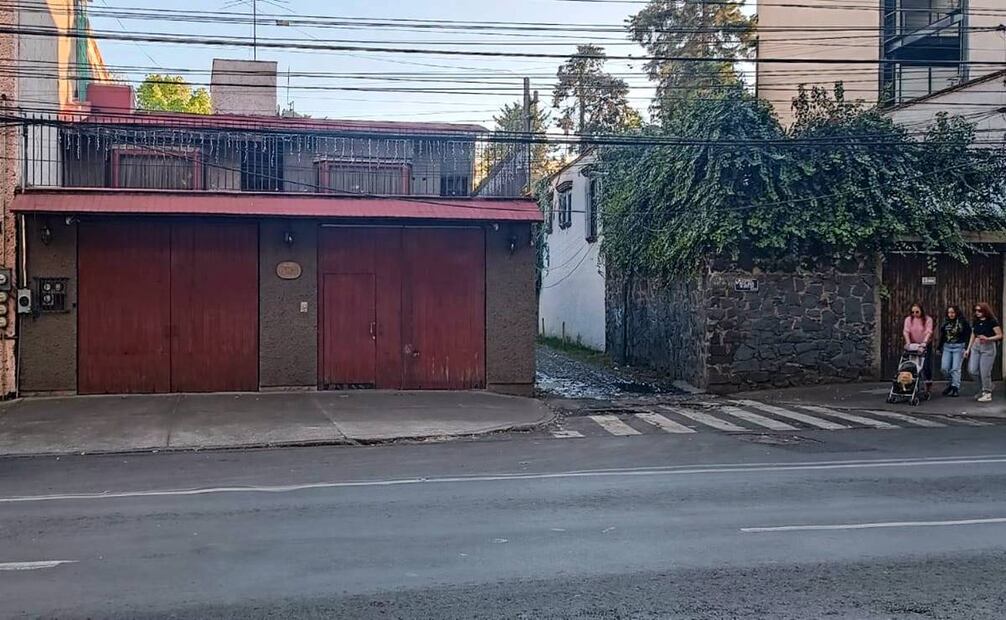 Justo a la izquierda del Callejón de Pinitos, se encuentra el número 609 de la avenida Miguel Ángel de Quevedo, donde alguna vez la Rockola sacudió a la ciudad con sus músicos invitados. ESPECIAL.
