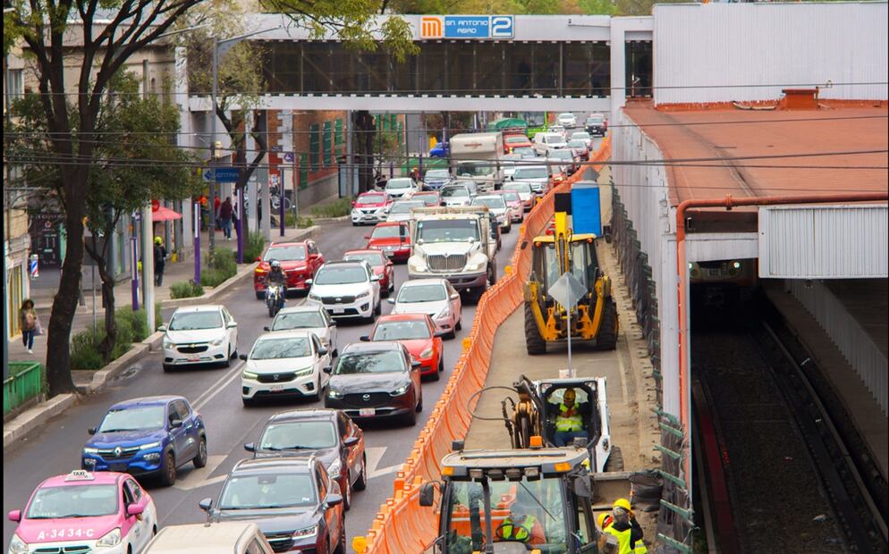 Calzada de Tlalpan presenta complicaciones viales por la reducción de carriles de circulación debido a las obras de la ciclovía Gran Tenochtitlan y la calzada flotante, el lunes 10 de noviembre de 2025. Fotos: Osmar Alvarado /EL UNIVERSAL