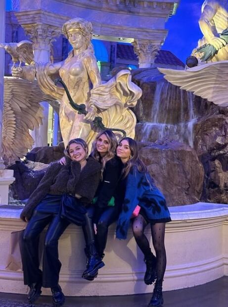 Así vacacionan "la Gaviota", "Güero" Castro y sus hijas en Las Vegas