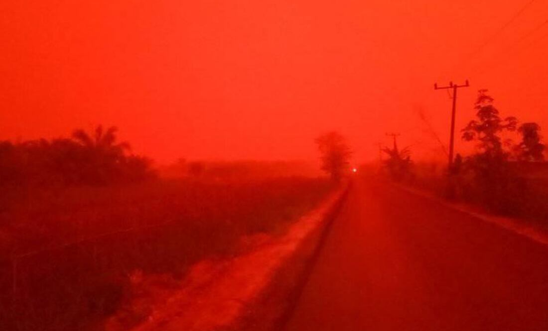 Estas imágenes de la provincia de Jambi, en la parte oriental de Sumatra, parecen sacadas de una película postapocalíptica (Foto: Eka Wulandari)