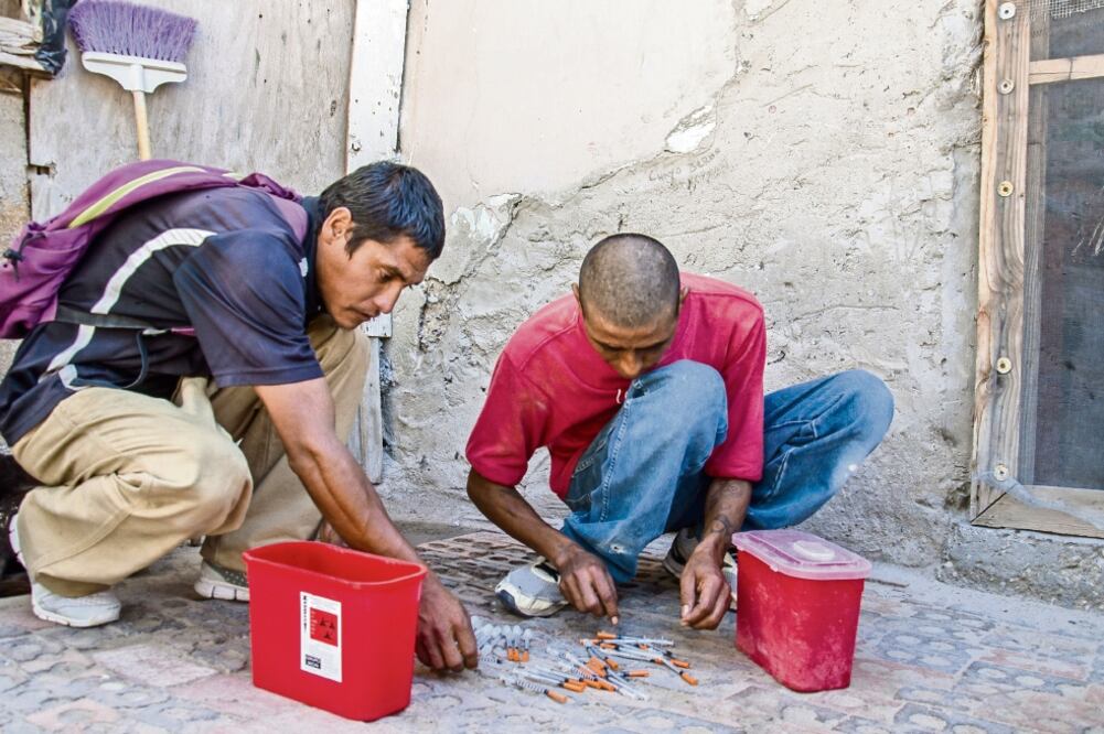 Los picaderos son viviendas, generalmente propiedad de consumidores de heroína, donde los adictos pueden ir a inyectarse la droga a cambio de 10 pesos o de una cura (dosis de heroína) (FOTO: ESPECIAL)