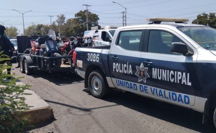 Retiran 37 motocicletas y 3 vehículos por no tener placas de circulación en Sinaloa; detienen a joven por espiar con radio a autoridades