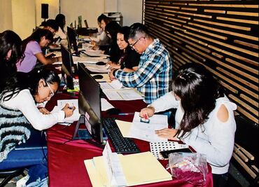 Acuden 645 jóvenes a inscribirse a Universidad Rosario Castellanos