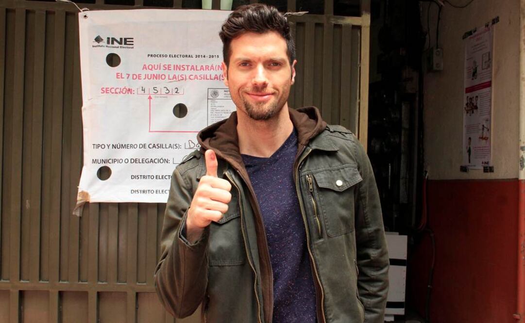 Este domingo Mauricio se despertó a las 8:30 para ir a votar, a pesar de que la noche anterior había celebrado su cumpleaños. FOTO: Agustín Salinas/EL UNIVERSAL