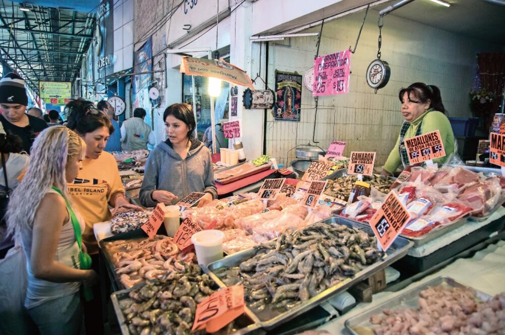 En un recorrido que se realizó en La Nueva Viga, se constató que los precios de estos productos aumentaron en esta época respecto al año pasado. Foto: YADÍN XOLALPA. EL UNIVERSAL