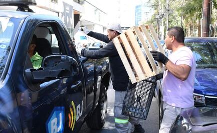 Retiran objetos de franeleros para apartar lugares en alcaldía Benito Juárez; 7 personas cobraban por reservar estacionamiento