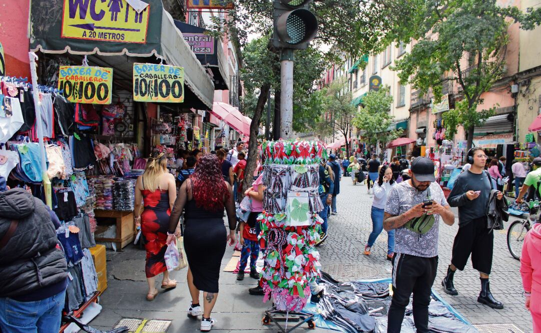 El gobierno de CDMX fortalecerá estrategia para contener comercio en vía pública en el Centro Histórico. Foto: Darío Luna / EL UNIVERSAL