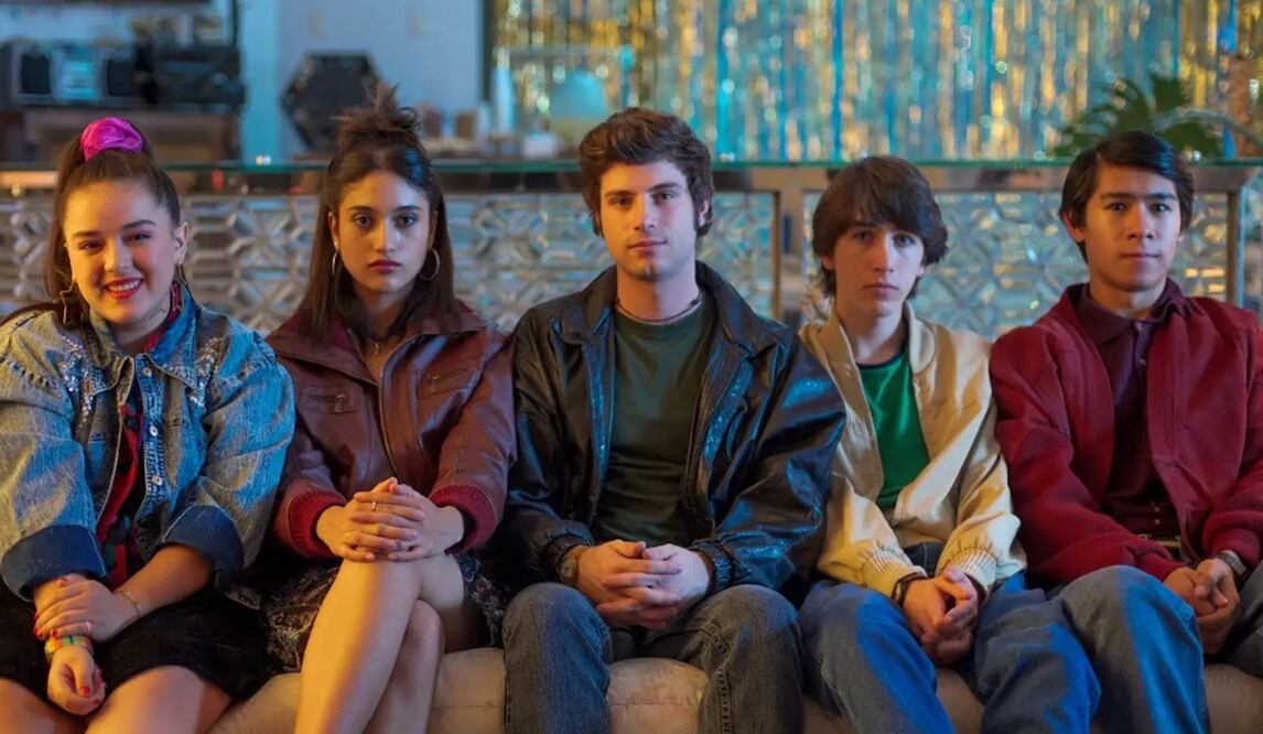 Nicolás Haza y el elenco de "Nadie nos va a extrañar". Foto: Cortesía Prime Video.