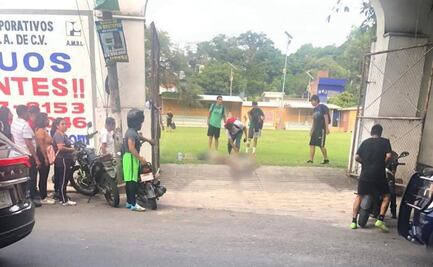 Motosicarios matan a dos hombres en cancha de fútbol en Oaxtepec, Morelos; logran escapar
