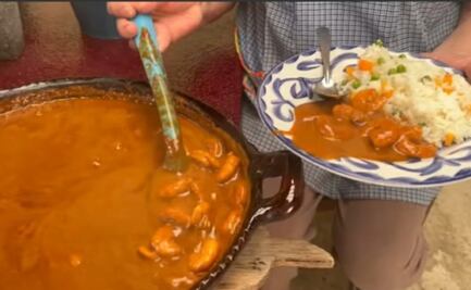 Esta cuaresma prepara el mole de camarón de Doña Ángela