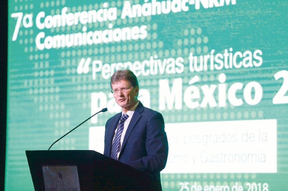 Enrique de la Madrid, titular de la Sectur, dijo que se debe trabajar para que los problemas de inseguridad no frenen el dinamismo del turismo en México. (ESPECIAL)
