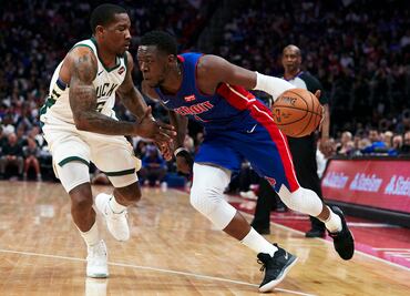 Bucks barre la serie ante los Pistons