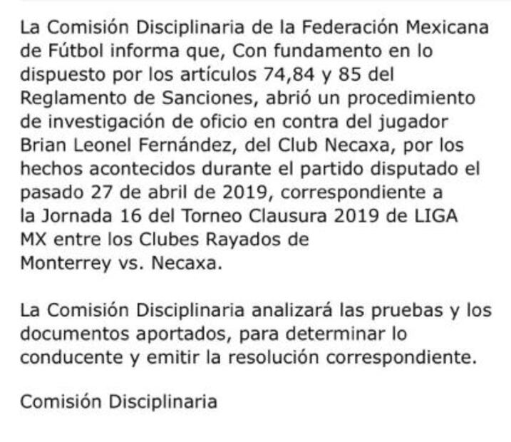 Jugador de Necaxa escupe a aficionados ¿a propósito?