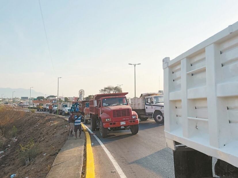 Con bloqueos, el sindicato Libertad pelea obras clave de AMLO