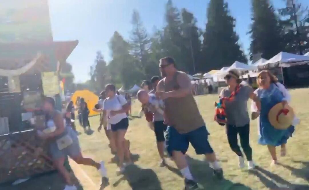 La gente huye del tiroteo registrado en Gilroy Garlic Festival, al sur de San José, California, EU / Reuters
