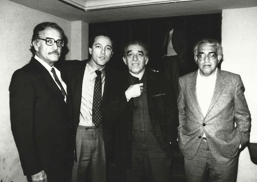 Carlos Fuentes, Rubén Blades, Gabriel García Márquez, Carlos Monsiváis y Pedro Valtierra. Foto: Cortesía de Harry Ransom Center, Universidad de Texas en Austin, Archivo de Gabriel García Márquez.