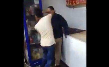 Piden denunciar a sujeto que da puñetazo a joven con Down; lo captan en video