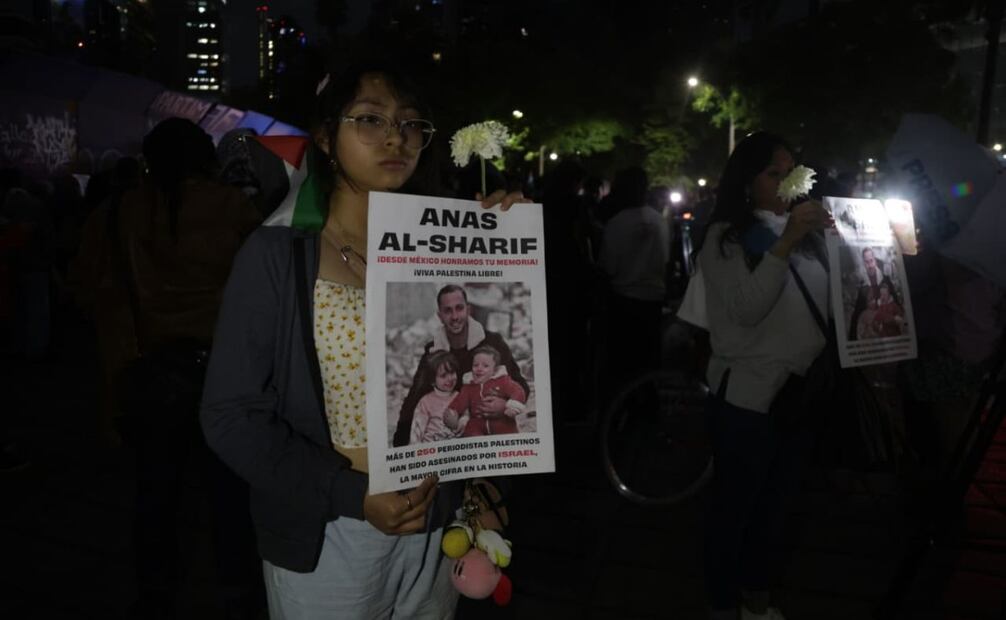 Honran en el Ángel de la Independencia a periodistas asesinados en Gaza. Foto: Carlos Mejía/ EL UNIVERSAL