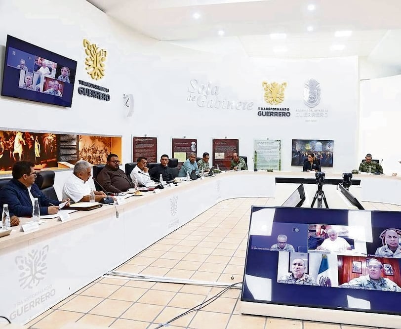 El alcalde de Chilpancingo, Gustavo Alarcón, y la gobernadora Evelyn Salgado participaron
ayer en la Mesa de Construcción de la Paz, donde se debía definir la celebración de la feria. Foto Especial