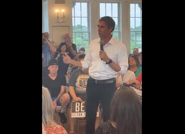 Beto O’Rourke insulta a opositor que se rió cuando hablaba de masacre de Uvalde