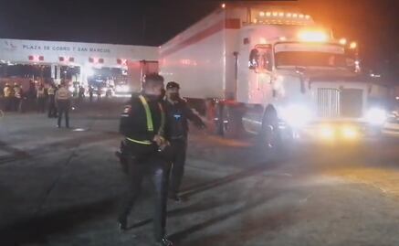 Reabren autopista México-Puebla tras 6 horas de limpieza por accidente de tráiler