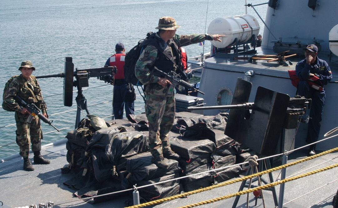 Dentro de la embarcación, los uniformados hallaron la droga, junto con 700 galones de combustible y equipos de comunicación y navegación. Foto: Ilustrativa / Archivo / EFE