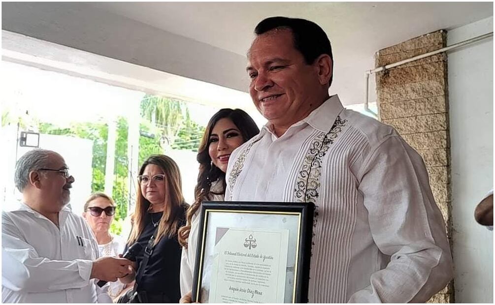 TEEY avala y entrega constancia como gobernador electo de Yucatán a Joaquín Díaz Mena de Morena, PVEM y PT. Foto: Especial