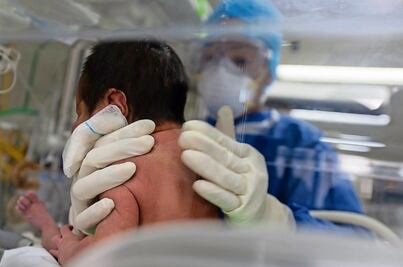 La exposición al VIH en el embarazo altera la respuesta inmune de los recién nacidos, estudio 