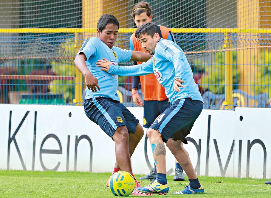 Noveles y veteranos azulcremas entrenan a la par en pos de una copa. (ERNESTO PÉREZ M. IMAGO7)