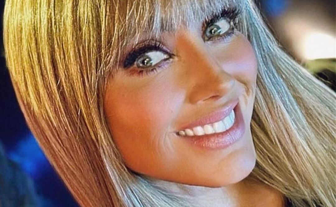 Anahi estilo barbiecore recrea un emblemático look de RBD (Fuente Instagram @anahi)