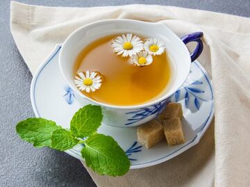 La poderosa infusión con una planta que ayuda a cortar la gripa