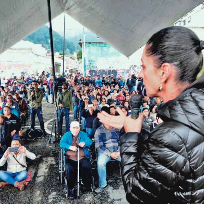 La jefa de Gobierno electa, Claudia Sheinbaum, dijo a vecinos de Magdalena Contreras que analizan un cablebús para mejorar la movilidad en la zona. (ESPECIAL)