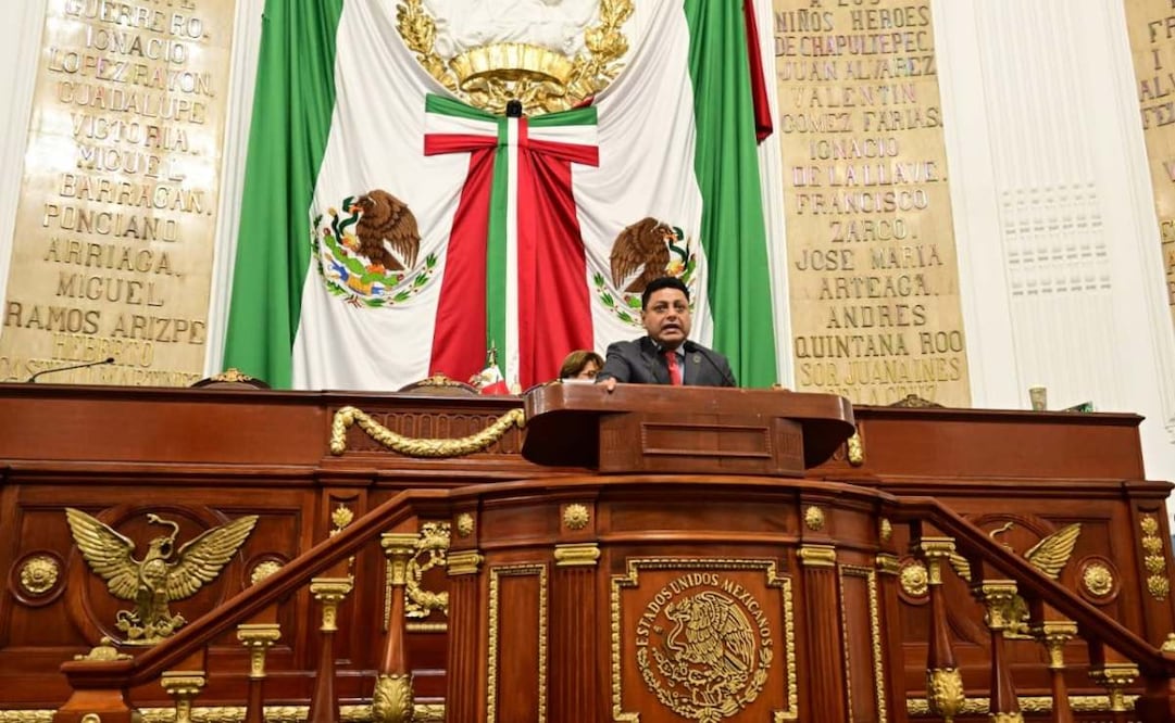Congreso CDMX pide detener instalación de publicidad ilegal (22/05/2025). Foto: Especial
