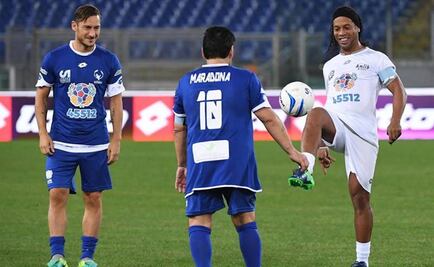 Maradona, Ronaldinho y el 'Cuau' lucen en Partido por la Paz